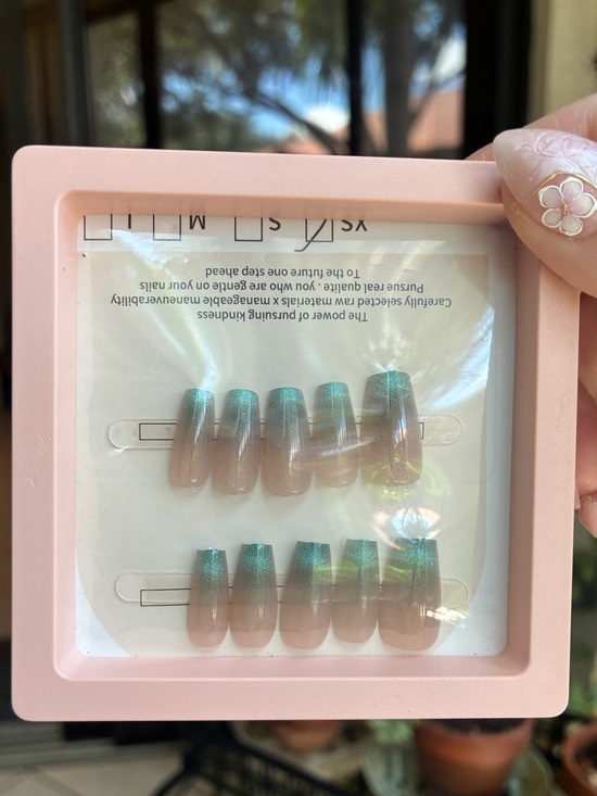 Other - Emerald shimmer gradient Cat Eye Coffin press-on nails set handmade